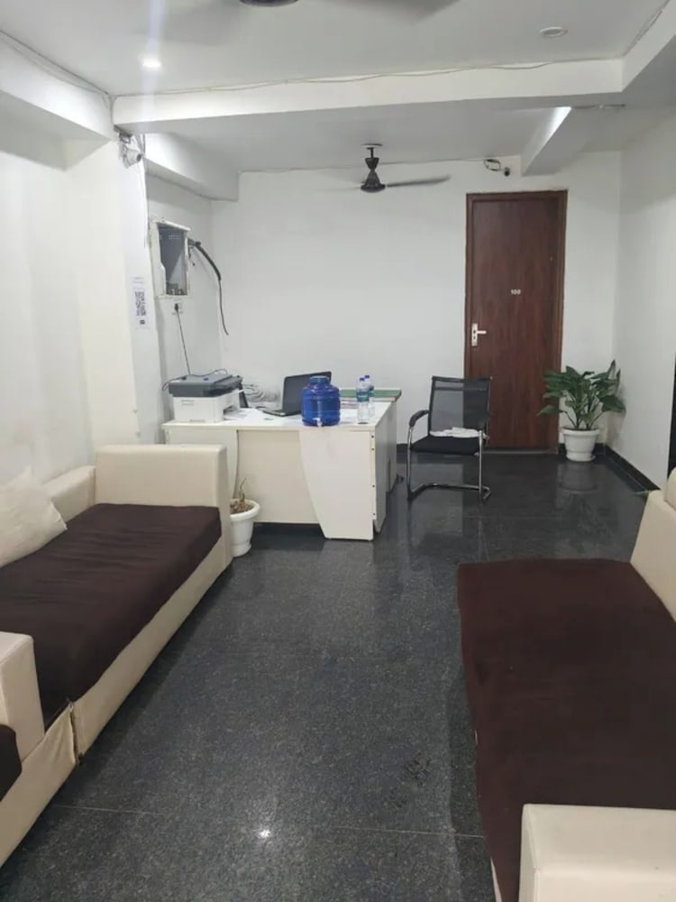 Fabhotel Ditvi Residency