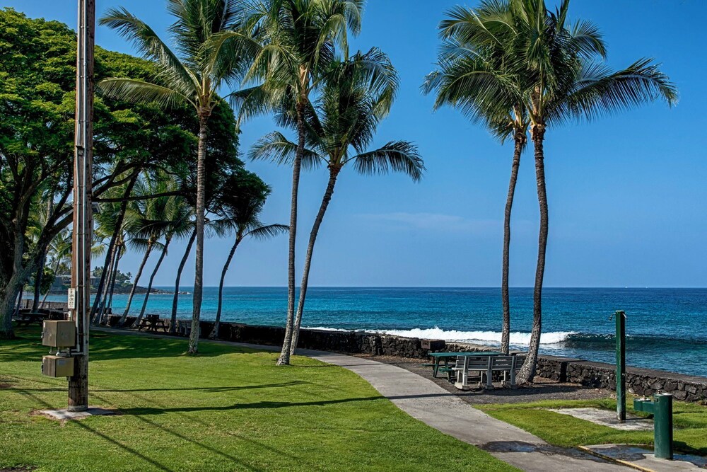 2br, 2BA Condo Across From Magic Sands Pool, AC, Tennis & Bbqs - Vrkcv