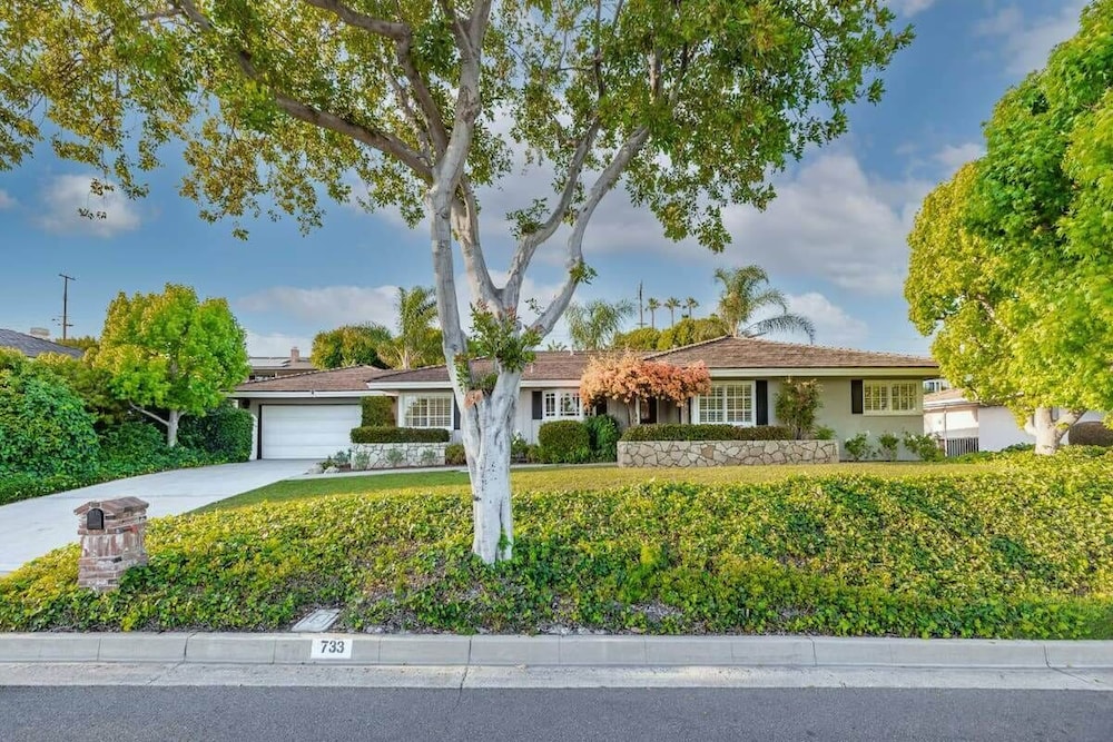 @ Marbella Lane - Serene Ranch Style Home W/pool