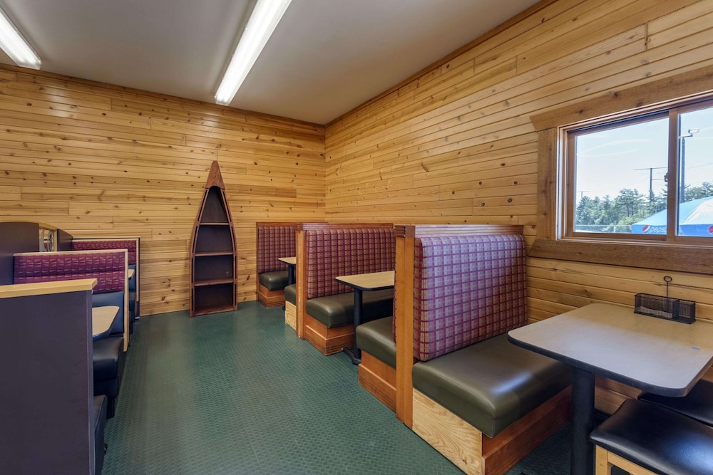 Three Bears Waterpark Resort Near Tomah, Ascend Collection Hotel
