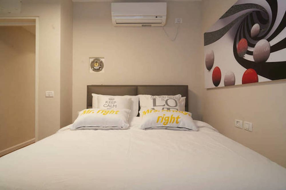 Quiet with Terrasse in City Center by FeelHome