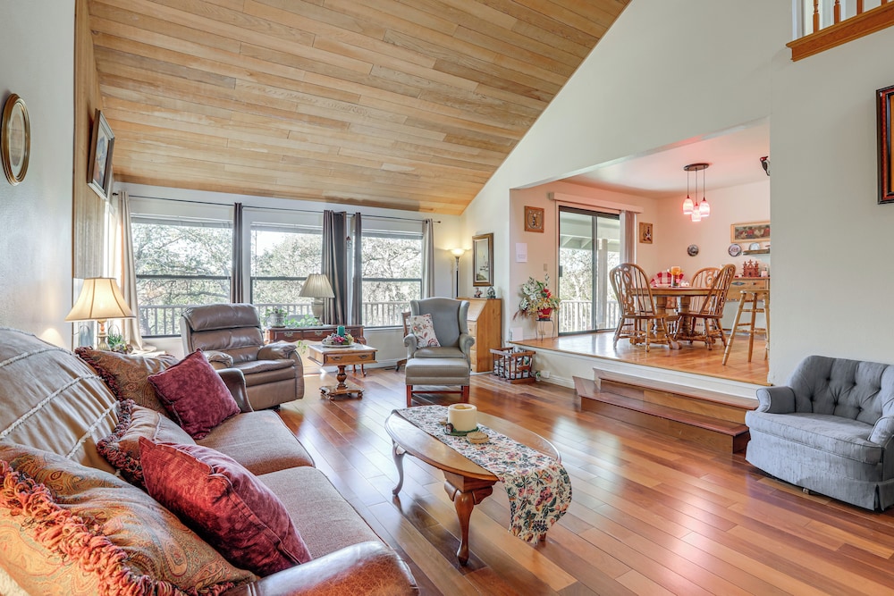 5 Mi to Lake Natoma: Home w/ Deck in Orangevale! view 5