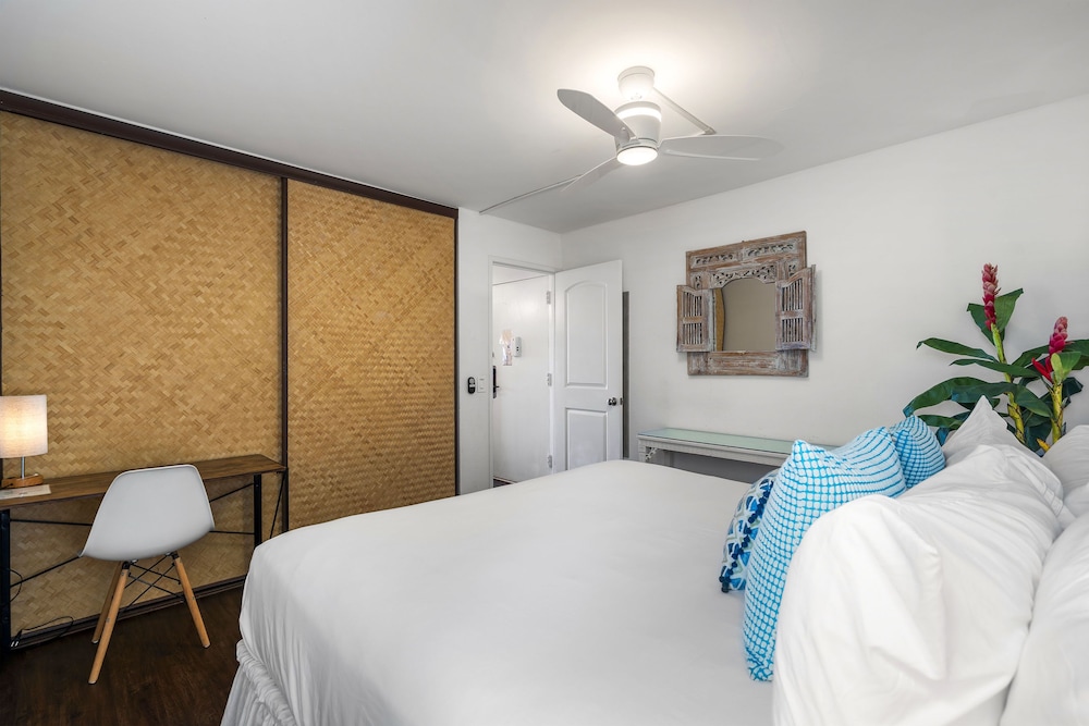 Maui Vista 2-301 - Modern and Bright Renovation in Building 2, No Carpet, AC!