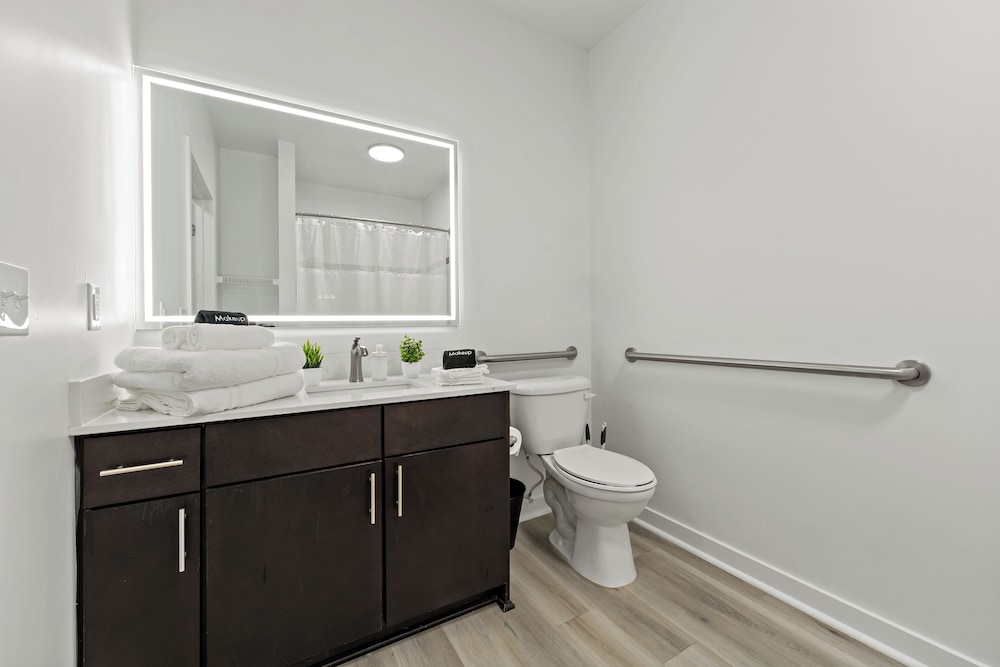 ROVE LIVING/KB - Midtown205