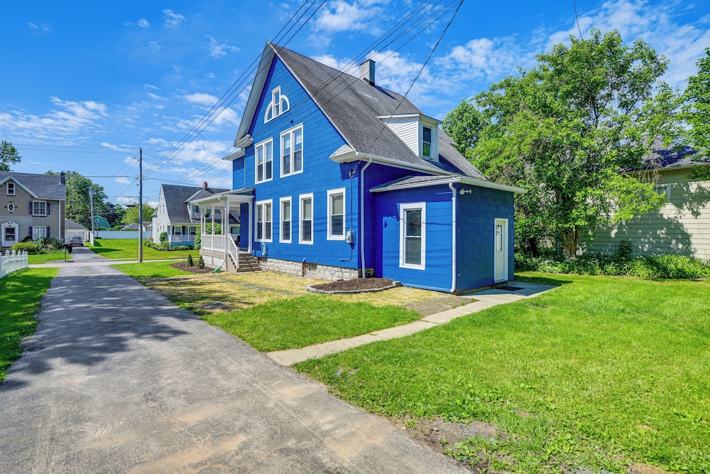 Pet-friendly Lancaster Home 13 Mi to Dtwn Buffalo view 3