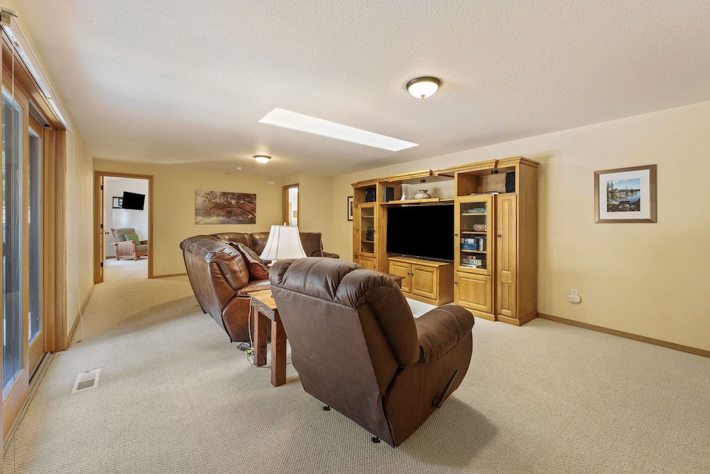 15 Lassen Ln 4 Bedroom Home