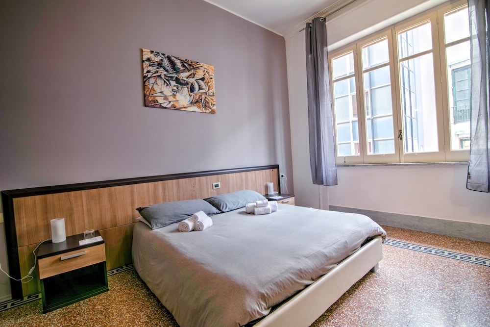 Maqueda Central Suites en Palermo — bedroom