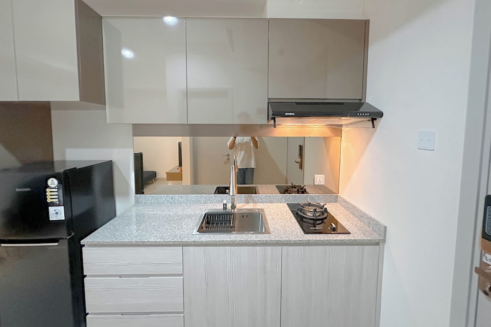 Modern And Cozy 1Br At Grand Sungkono Lagoon Apartment
