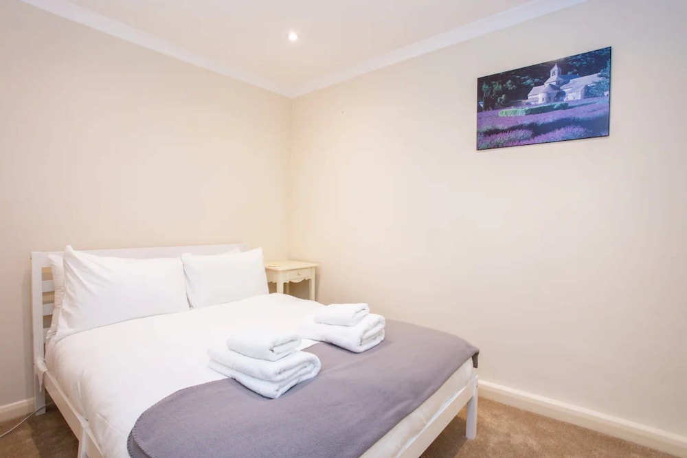 Peaceful 2 Bedroom Apartment in Affluent Fulham
