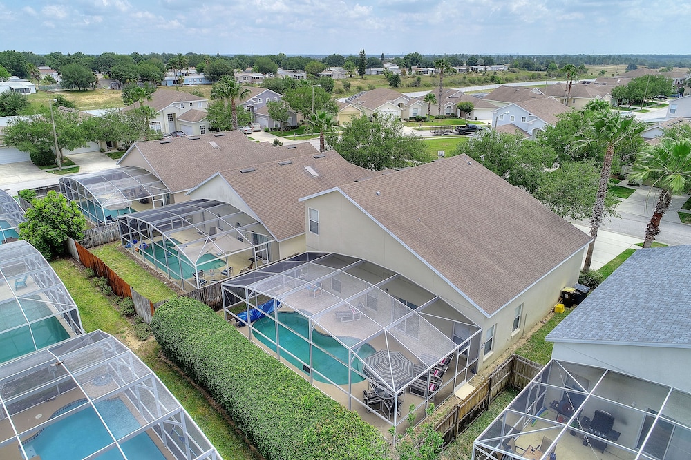 2 Suites, 1 King, 5 Beds: Pool. Games Room #810 view 5