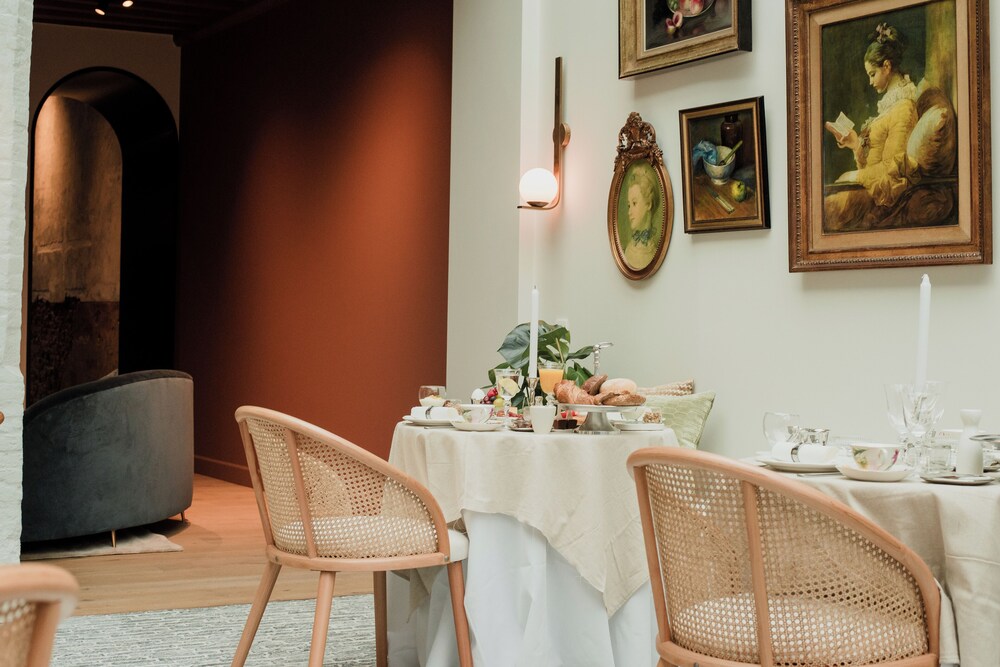 The Burgundy - Boutique B&B