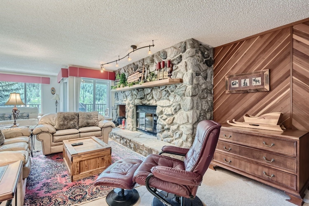 122 Cinnamon Ridge 2 Bedroom Condo by RedAwning
