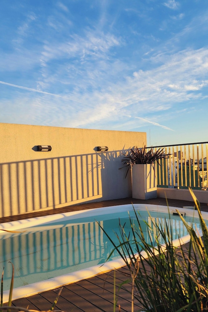 Alberti 360 Charming City Center Apartment With Shared Pool