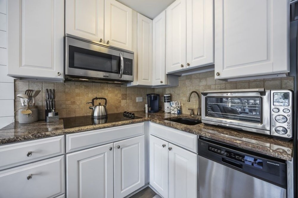 South End - 180 Sea Side Villas 1 Bedroom Condo
