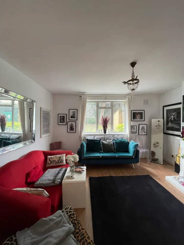 Cosy & Chic 1BD Flat - 6 Minutes to Notting Hill!