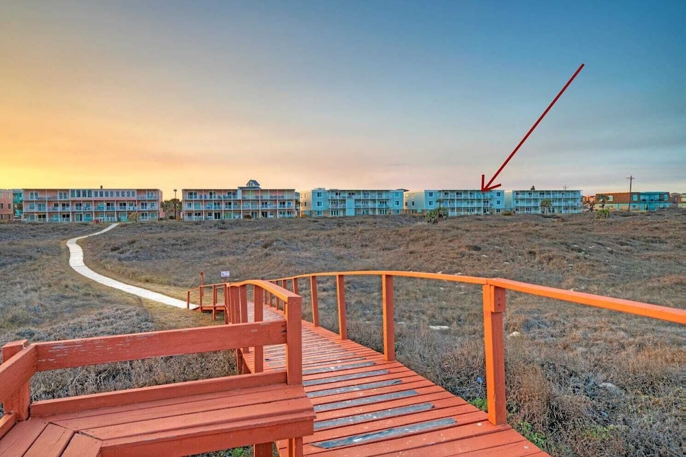 Gulf Views + Pools, Tennis, Pickleball & Beach Access Awesome Beachfront by Avantstay