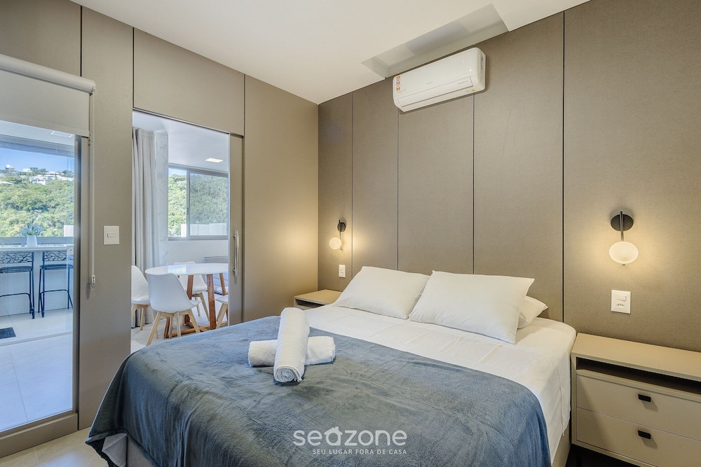 Your Exclusive Stay With Pool and Jacuzzi Just 500 Meters From the Beach - ELF