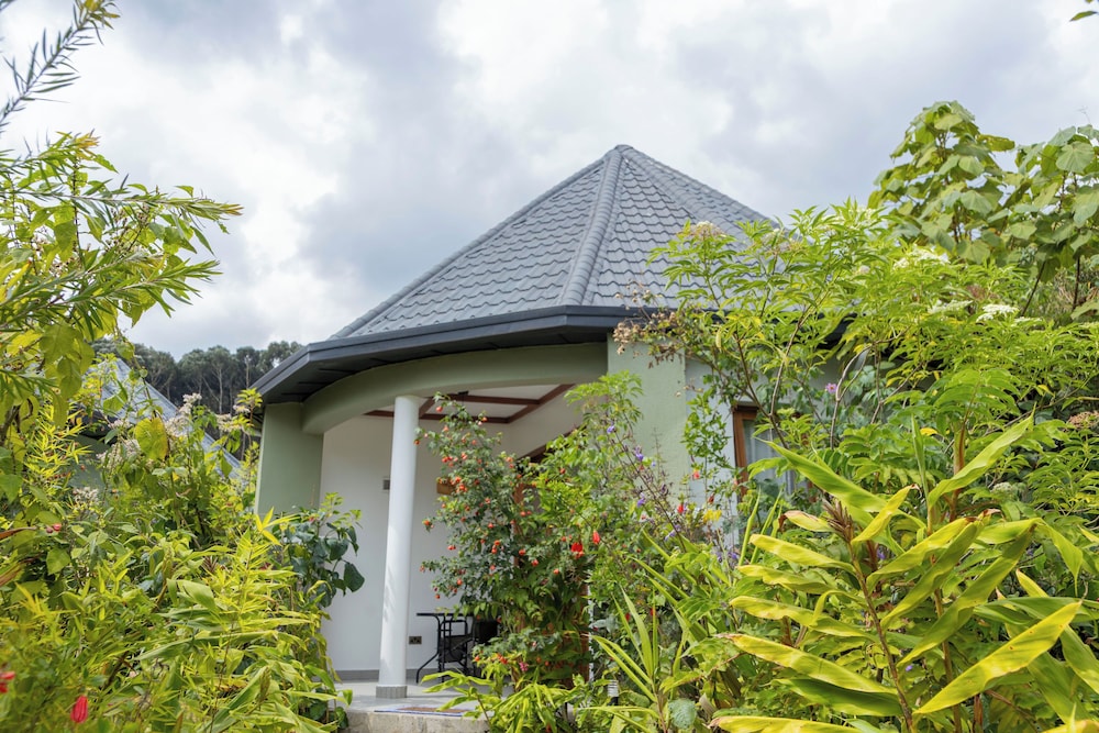 Footprints kinigi lodge