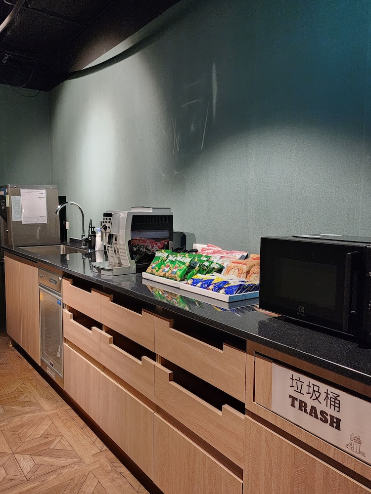 Fun Stay Inn Ximen