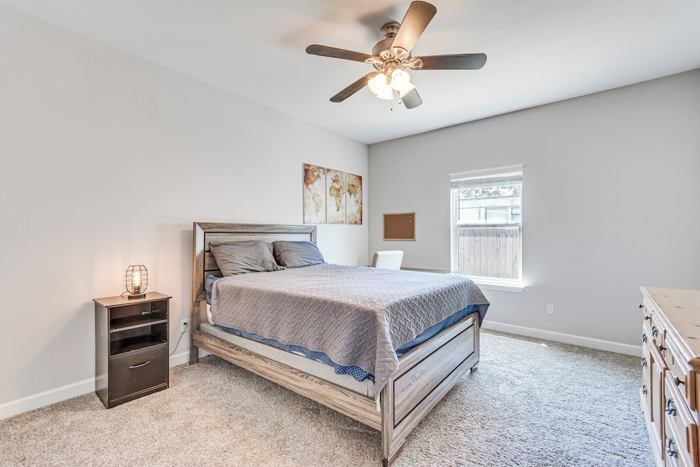 Military-friendly Home Near Navarre Beach & Base!