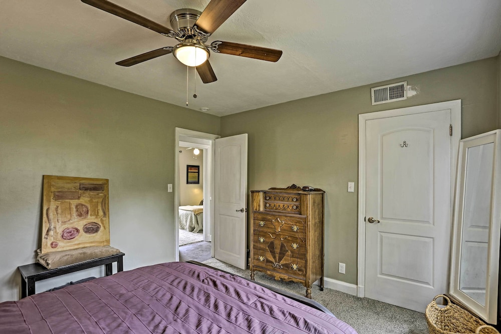 Family-friendly Escape ~ 6 Mi to City Center!