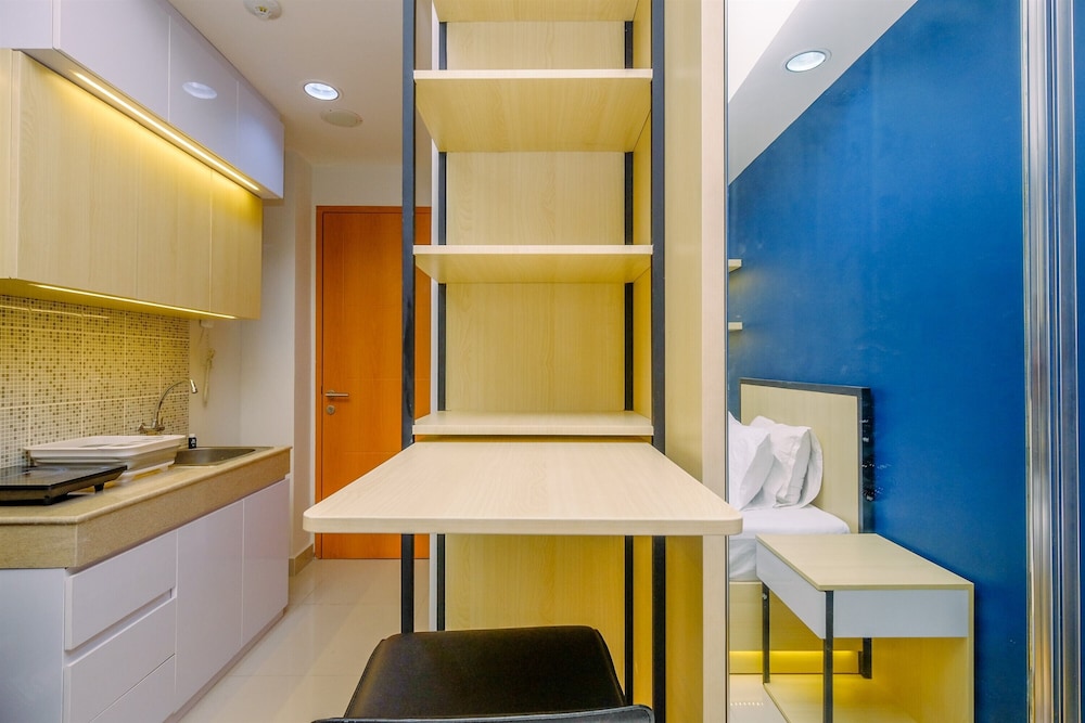 Comfy and Minimalist Studio with City View at Evenciio Margonda Apartment