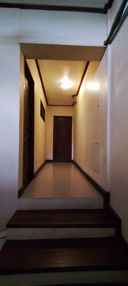 Novie's Tourist Inn
