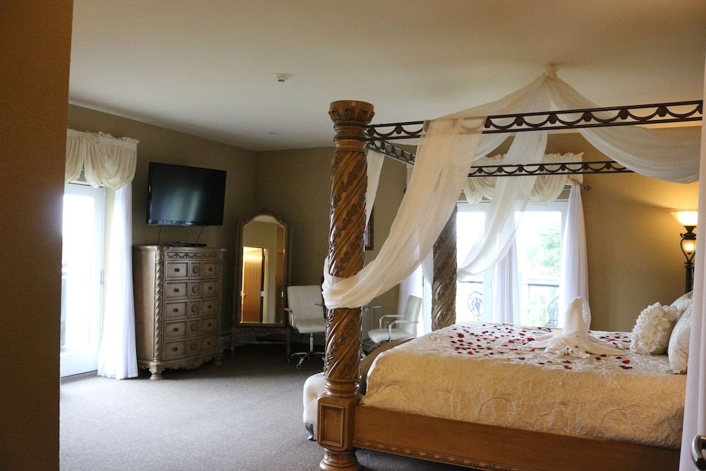 The Lodge at Woodstone Country Club