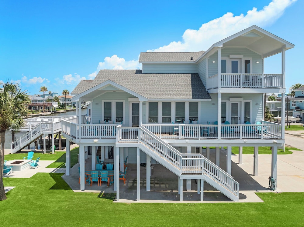 Blue Marlin Bayfront Retreat by Ryson Vacation Rentals