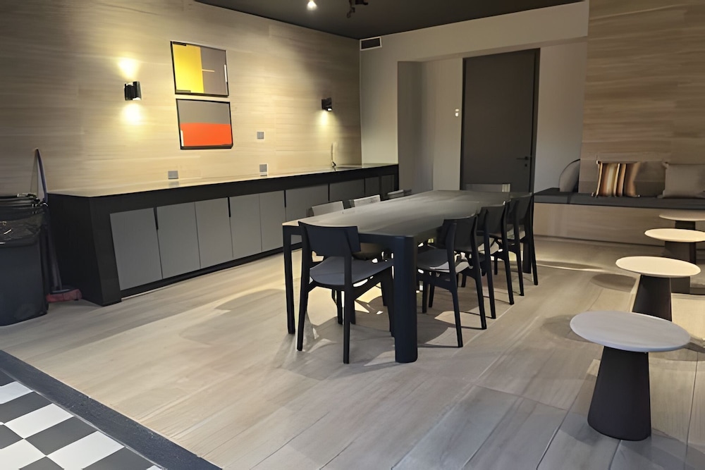 Oceana Suites San Eugenio