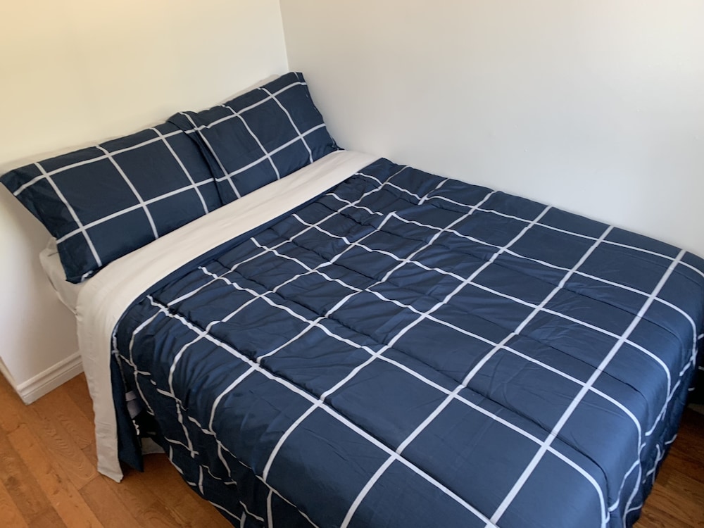 Dundas Guest House - Image 1