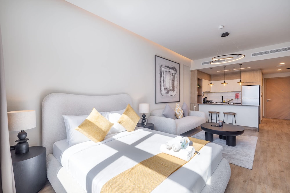Mesmerizing Studio Located in the Center of JVC