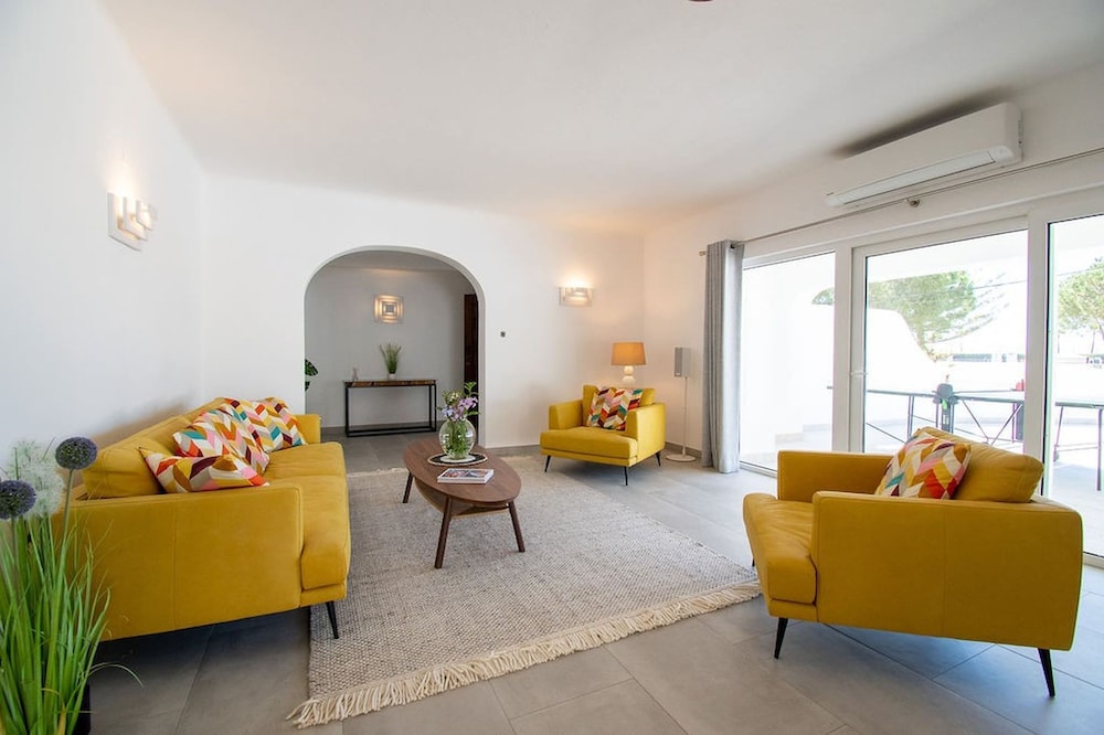 Lavanda Magnificent Five Bedroom Villa in Carvoe