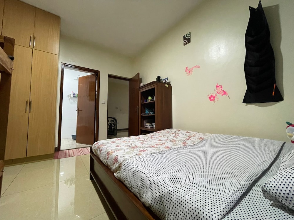 The Mugabi's Spacious Private Room