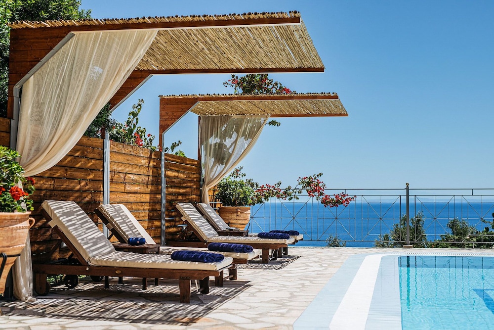 Emerald Villas & Suites