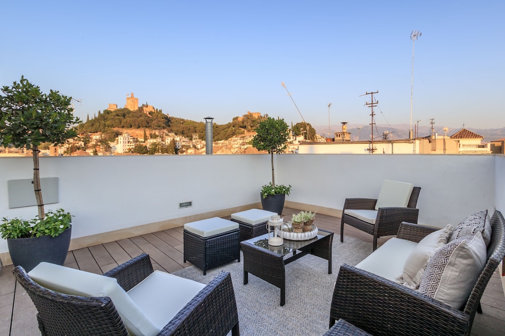 Chezmoihomes Plaza Nueva Premium