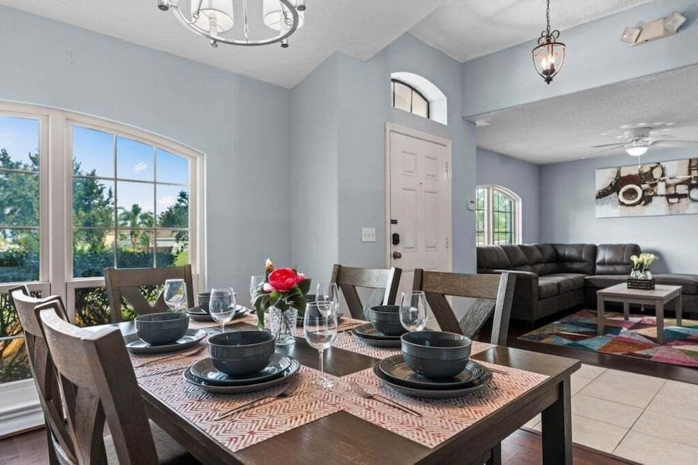 Legacy Park Villa: 5br, Pool, Spa & Near Disney 5 Bedroom Villa