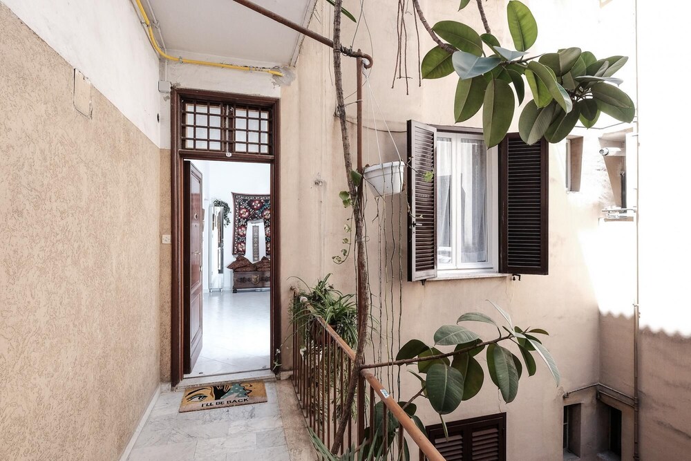 Domus Linda in Roma With 1 Bedrooms and 1 Bathrooms