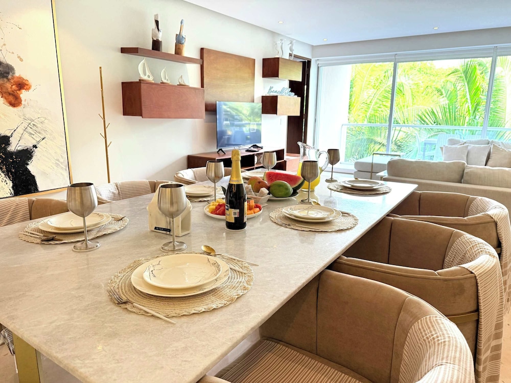 Bolongo: Your Exclusive Oceanfront Escape