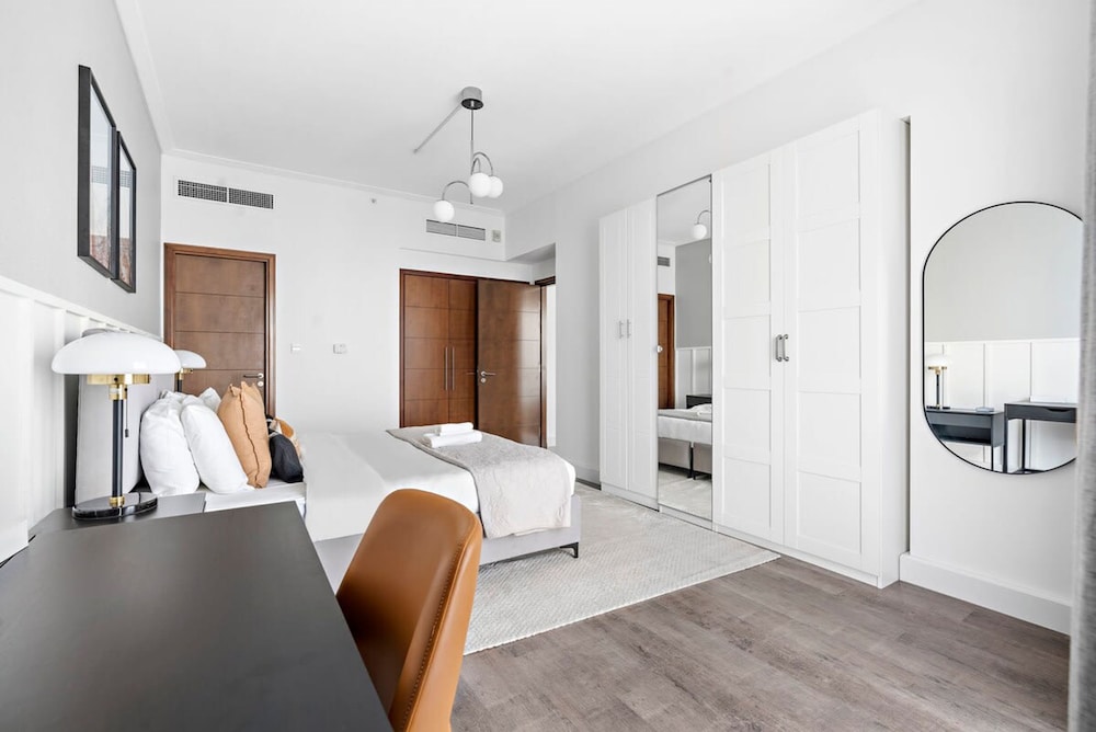 Silkhaus High Floor in Southridge Modern Tower