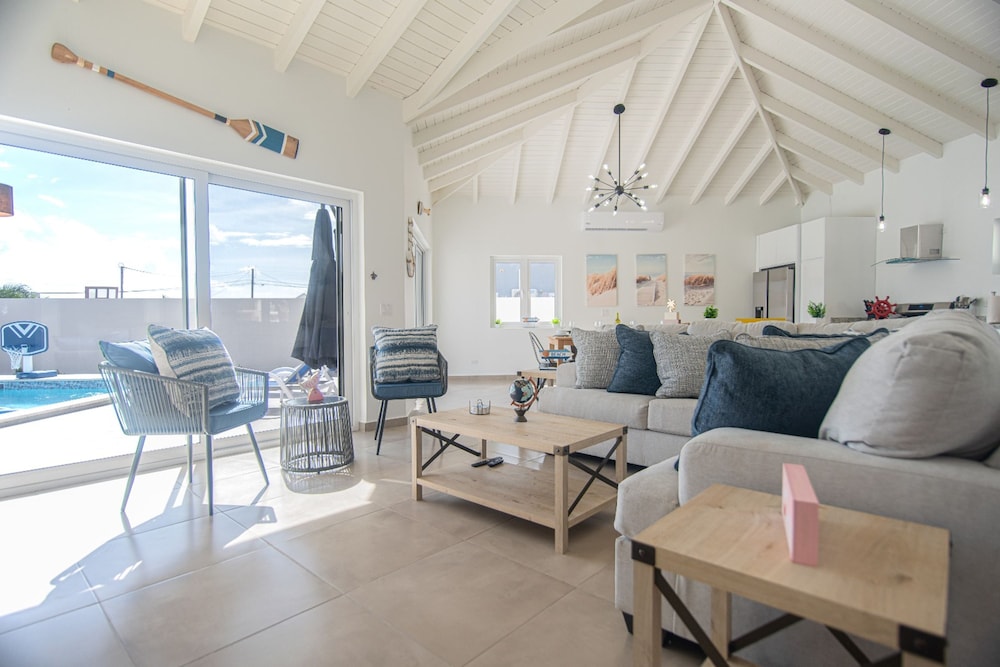 Breathtaking Prvt 4BR Pool Villa 5 Min to Beach