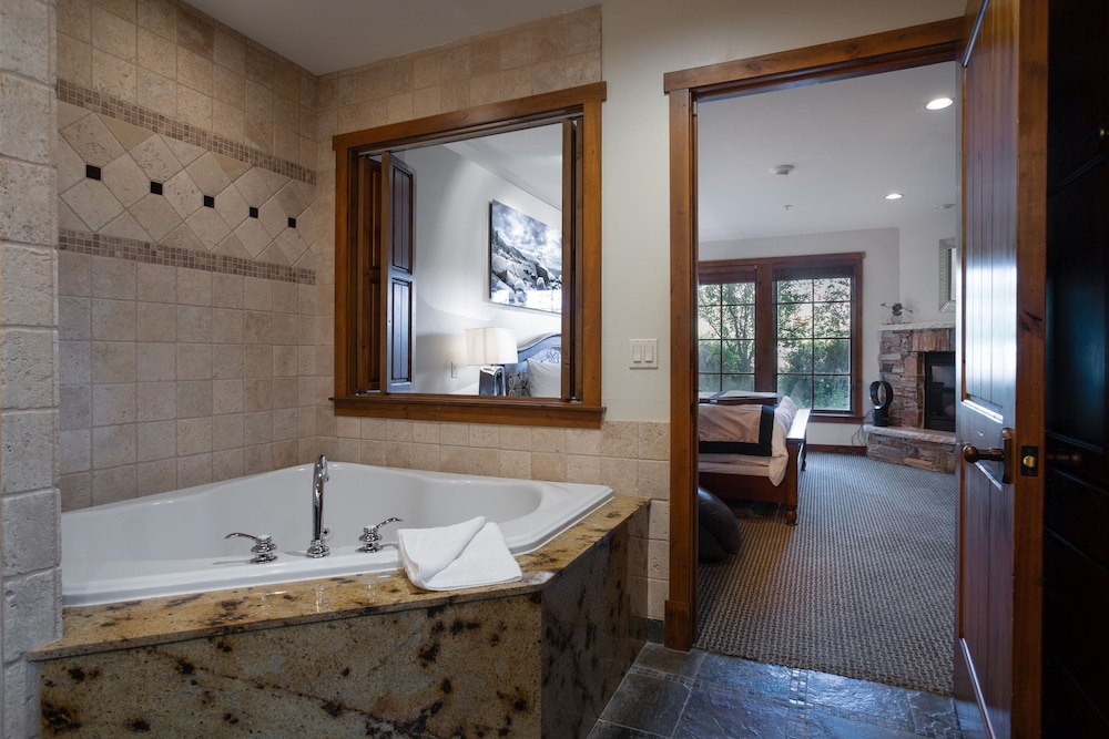 1 Bedroom Condo with Spa - Silver Baron Lodge 1 Condo