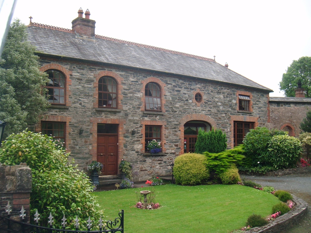 Waterford Vacations - The Coach House - Property Image 1