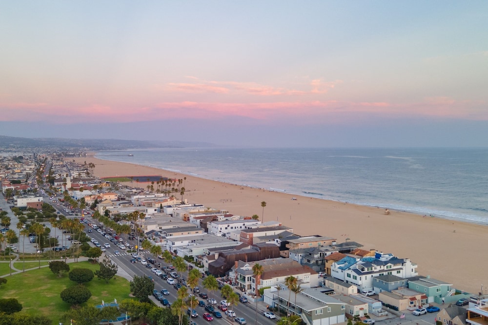 Shoreline Villa by Avantstay Steps to the Beach Bay Pier