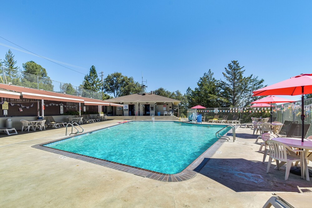 Lake Access, Fire Pit: Scenic Groveland Cottage!
