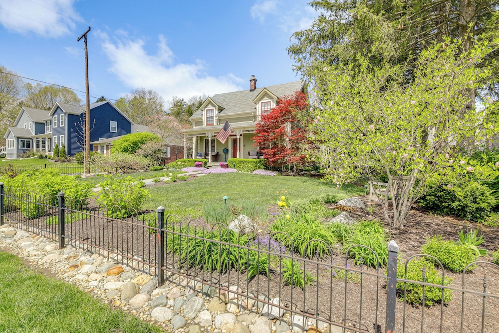 Walk to Main St & Parks: Zionsville Village Home