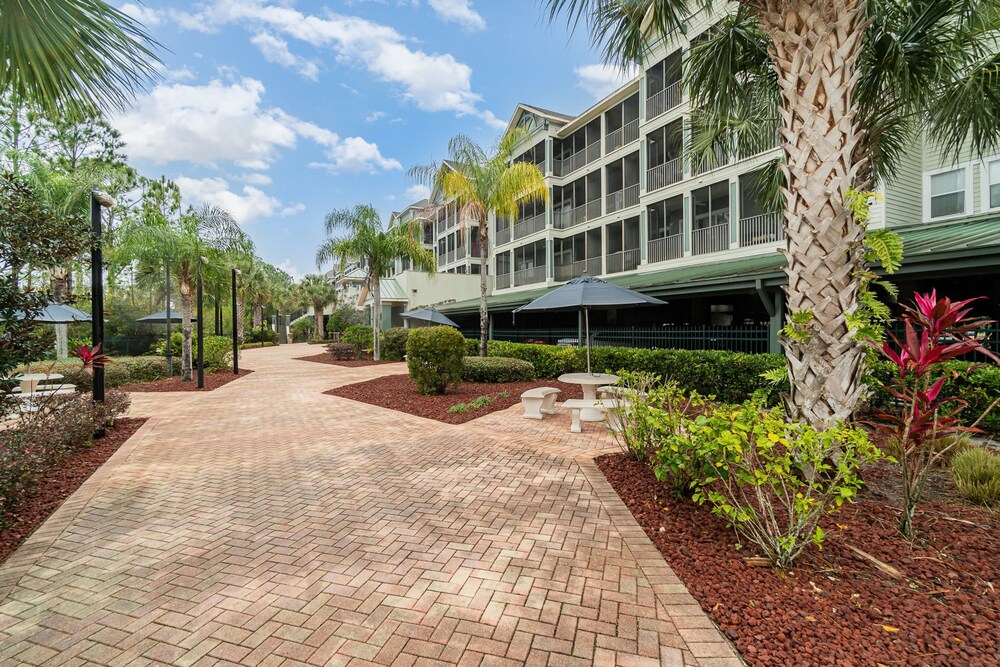 Upstay Modern 3BR Condo Pool Patio Near Disney