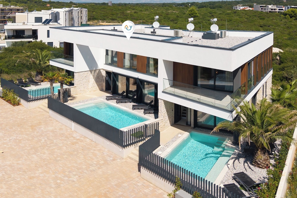 Villa Yana with Pool and Sea View