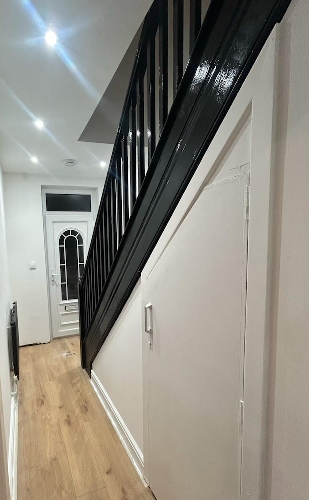 Modern Cosy Spacious 4 Bedroom House