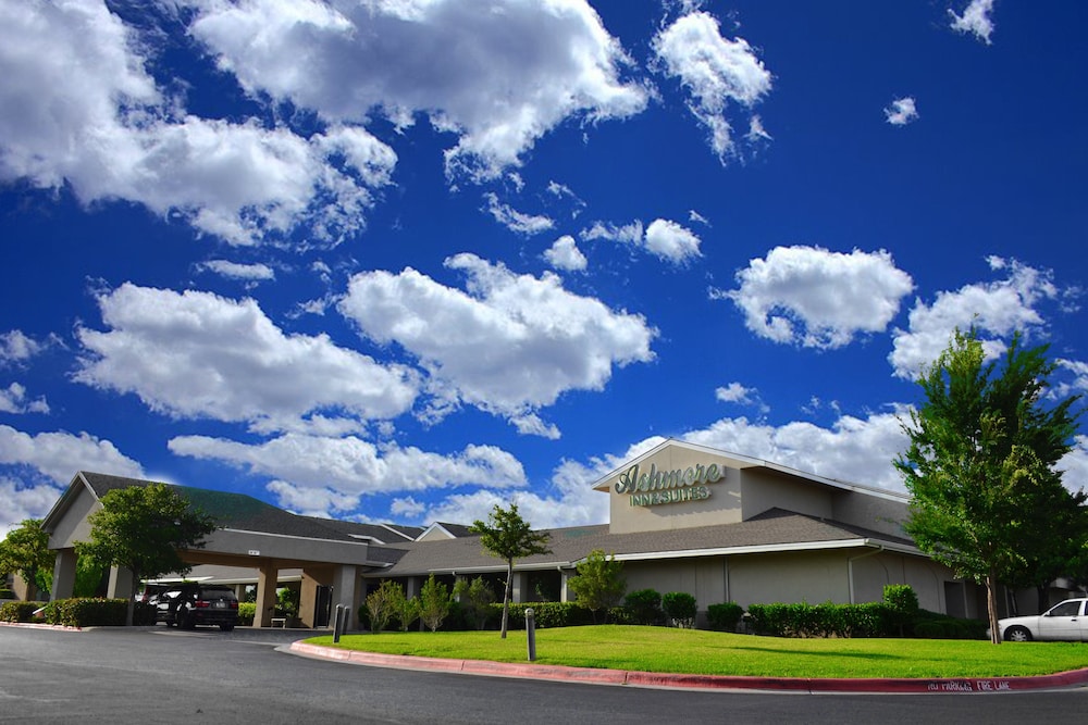 Hotel Ashmore Inn and Suites - Image 1